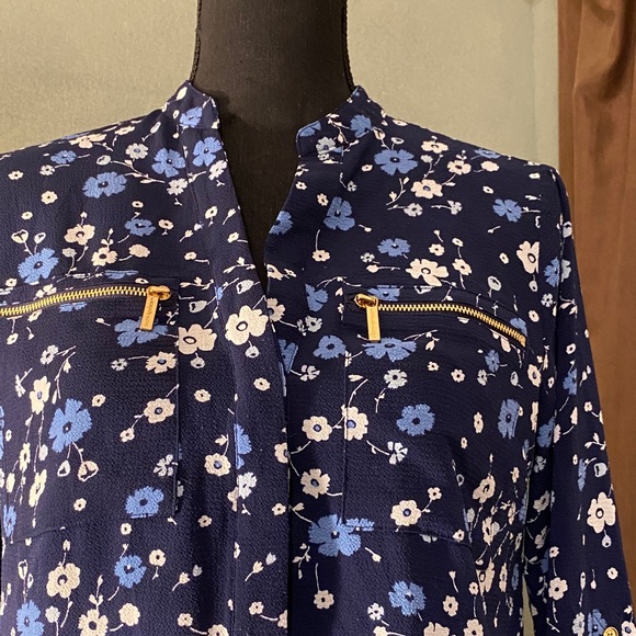 Michael Kors Garden Patch roll tab l/s Top - Picture 3 of 12